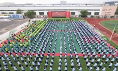 揚帆起航 共筑新篇章 蘭州新華互聯網學校新學期升旗儀式