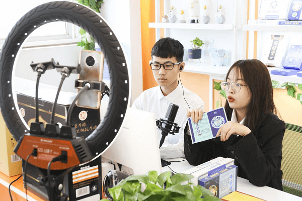 媒體盛贊 實力新華讓家長和孩子更放心