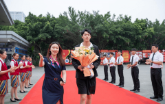 明星帶路|盧東旭探秘校園黑科技，直擊新華硬實力！