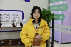 轉學來新華，為夢想奮斗