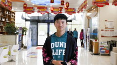 初中畢業，逐夢新華