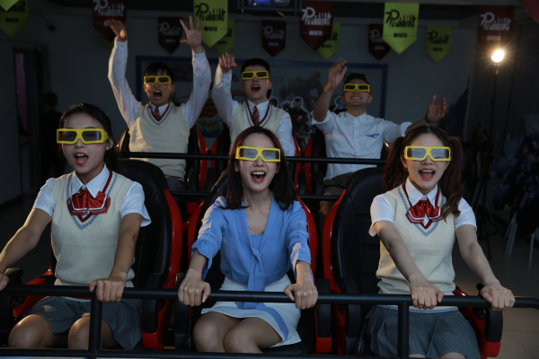 初中畢業(yè)苦累去打工，不如學(xué)技術(shù)有前途！