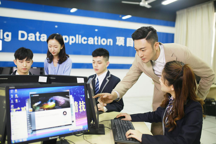 工作越來越難找?來蘭州新華就對了,工作的事交給我們