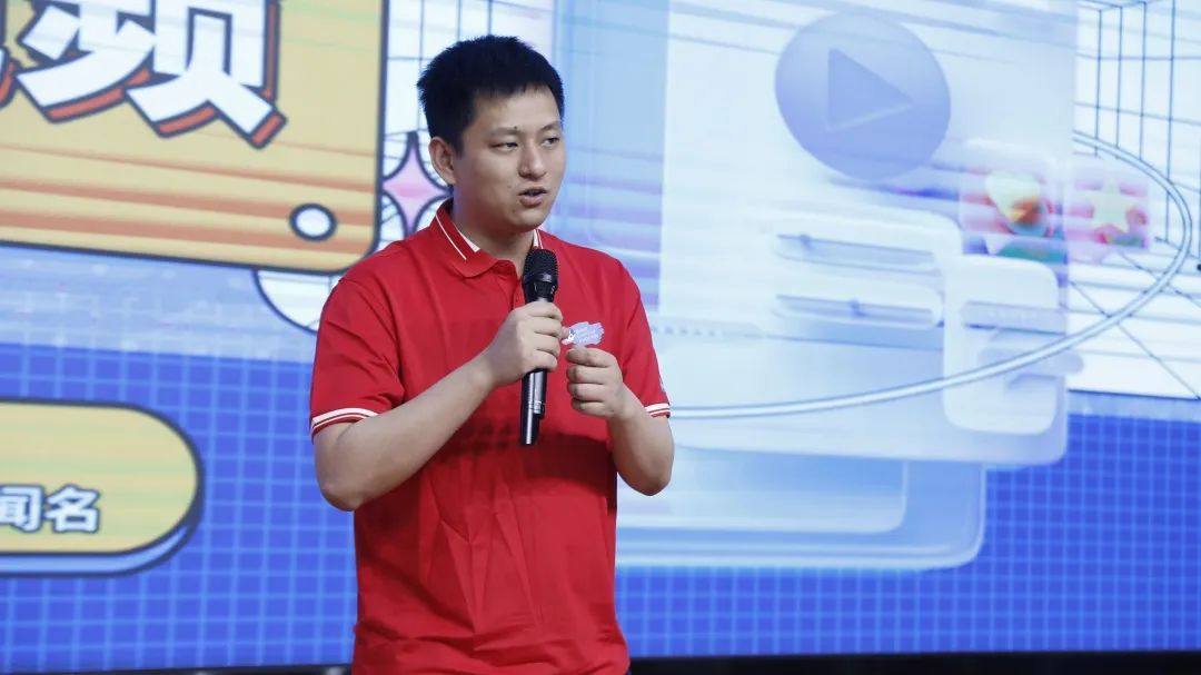 頭部UP主走進(jìn)新華電腦教育 分享自媒體創(chuàng)業(yè)經(jīng)驗(yàn)