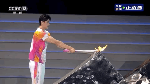 超1億人點燃亞運圣火，數字人“跑到”現場觀眾面前，是如何做到的？