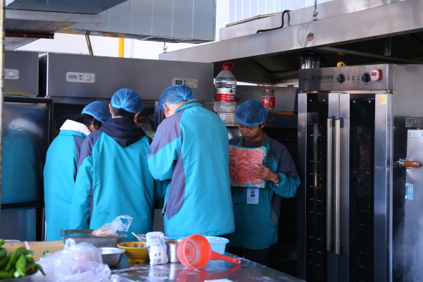 蘭州新華食品安全檢查-強化校園食品監管 筑牢食品安全“網”